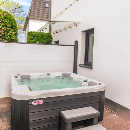 House Meerlust Mit Whirlpool Апартаменты *